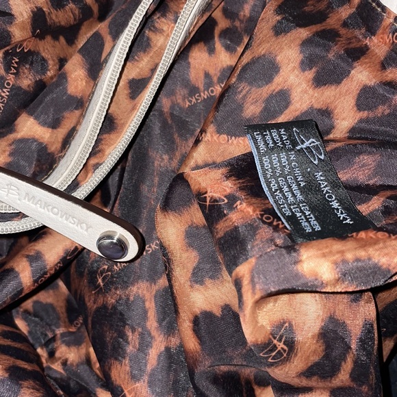 B. Makowsky Yellow Soft Leather Purse w/ Crème Color Trim (Clean Interior) - Picture 15 of 16